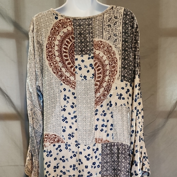 Johnny Was Boho Style Cream and Blue Patterned Blouse - Picture 6 of 10